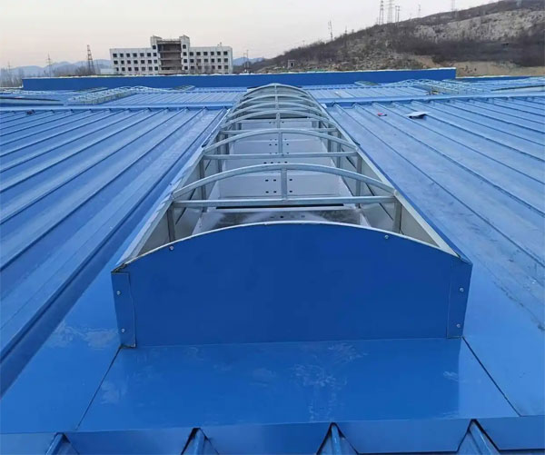 合肥钢结构厂房屋顶气楼定制安装公司